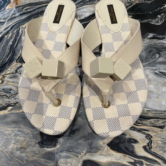 AUTHENTIC LV SANDALS - Picture 1 of 4